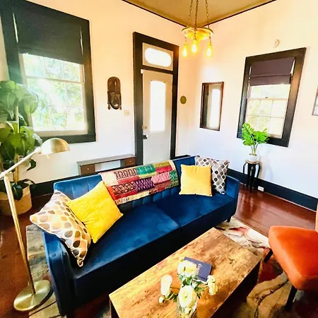 Charming Hideaway Vila